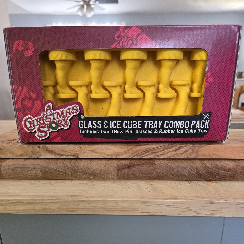 A Christmas Story Glass & Ice Cube Tray Combo - NWT - Picture 2 of 6